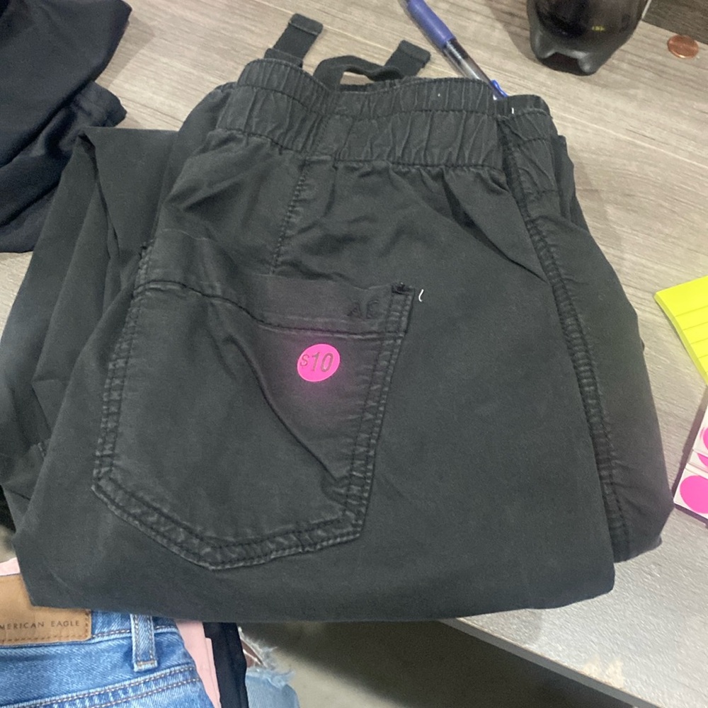 American Eagle cargo pants and they’re black